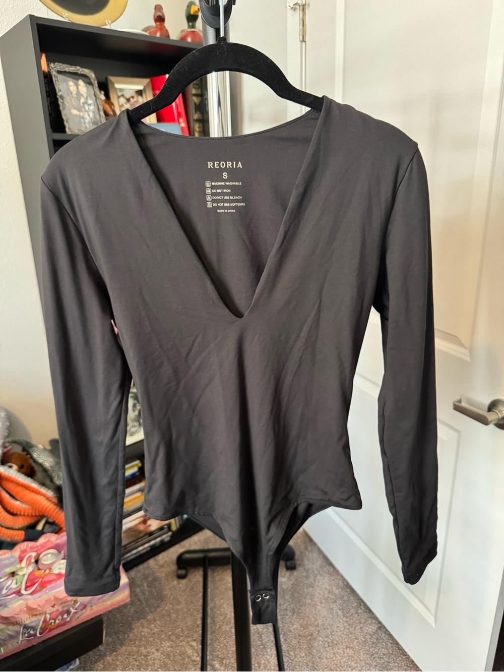 ReoRia Black Long-Sleeve V-Neck Bodysuit